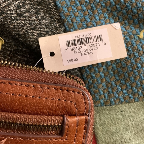 Fossil crossbody and matching wallet - Picture 10 of 10